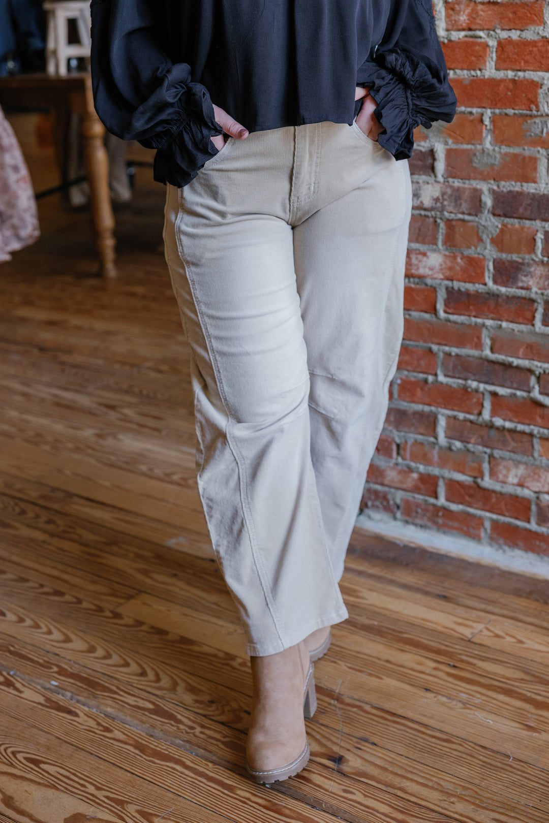 Dylan Barrel Corduroy Pants - Khaki