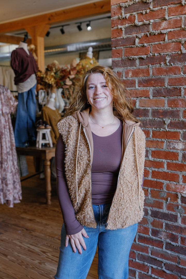 Alix Sherpa Vest - Latte
