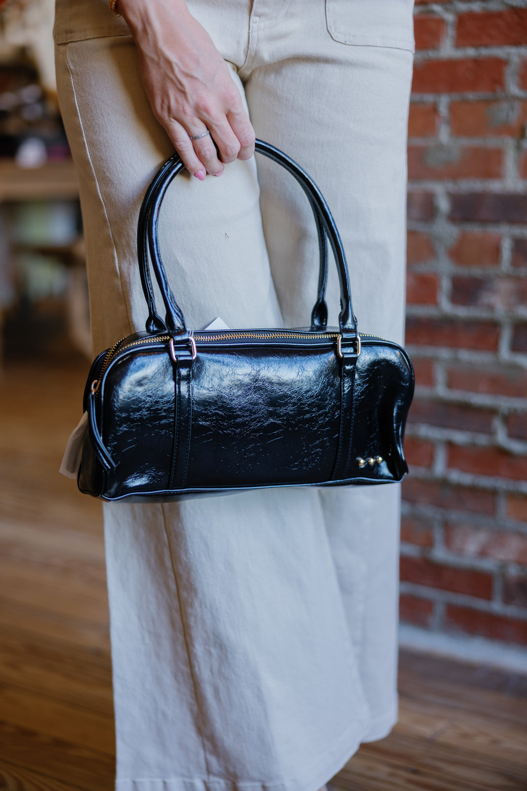 Arlys Barrel Shoulder Bag - Black