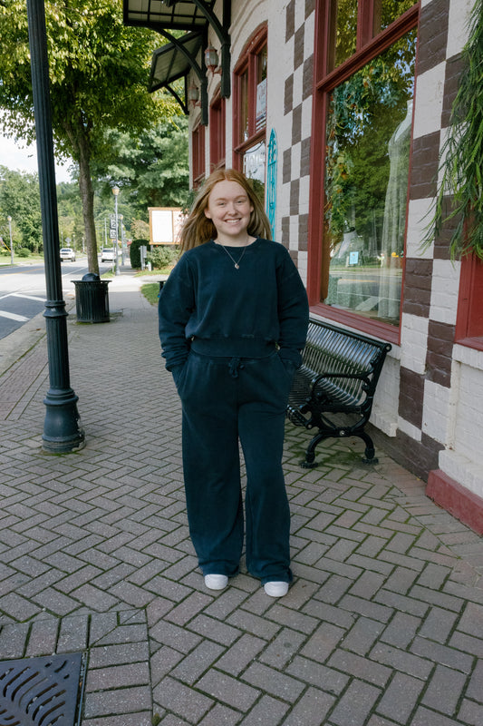 Mineral Wash Luxe Cropped Sweatshirt - Navy